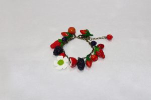 bracelet fruits rouges et fleur de fraisier