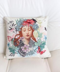 coussin représentant la muse de Mucha